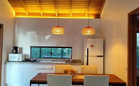 Casa C/ 2 Suites - Alto Padrão - Proximo Da Praia